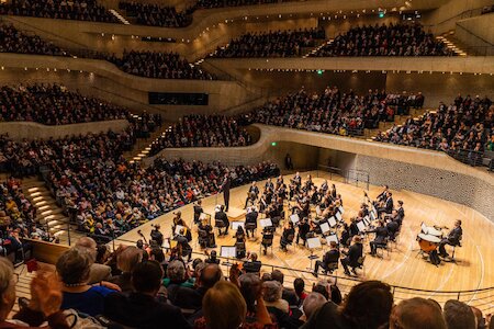 Die Neue Philharmonie Hamburg führt die 