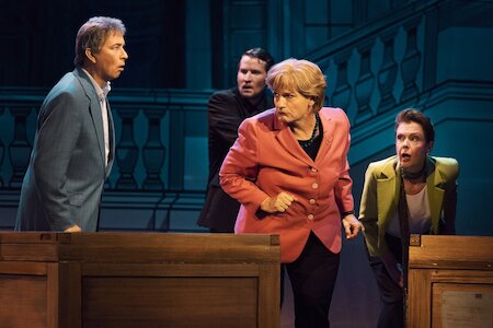 Christoph Marti (mitte) als 