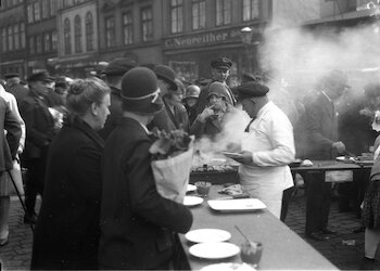 M. Halberstadt, Wurststand © Sammlung Rosenthal, USA