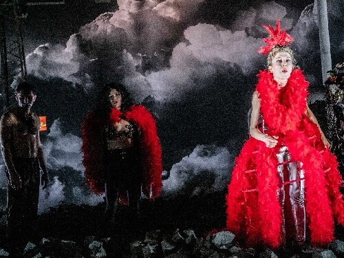 Hamlet  © Just Loomis